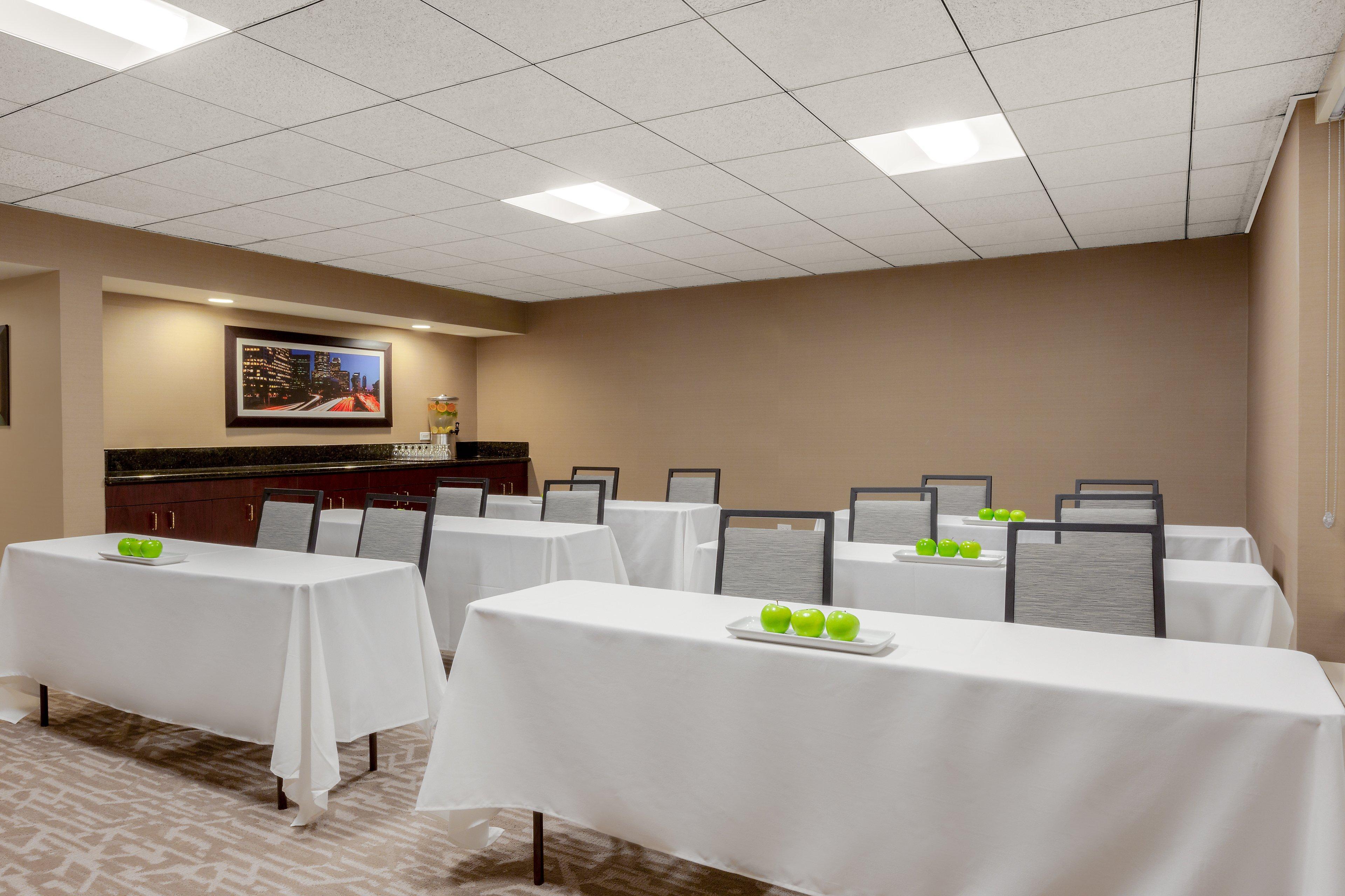 Holiday Inn La Mirada Buena Park By Ihg Экстерьер фото