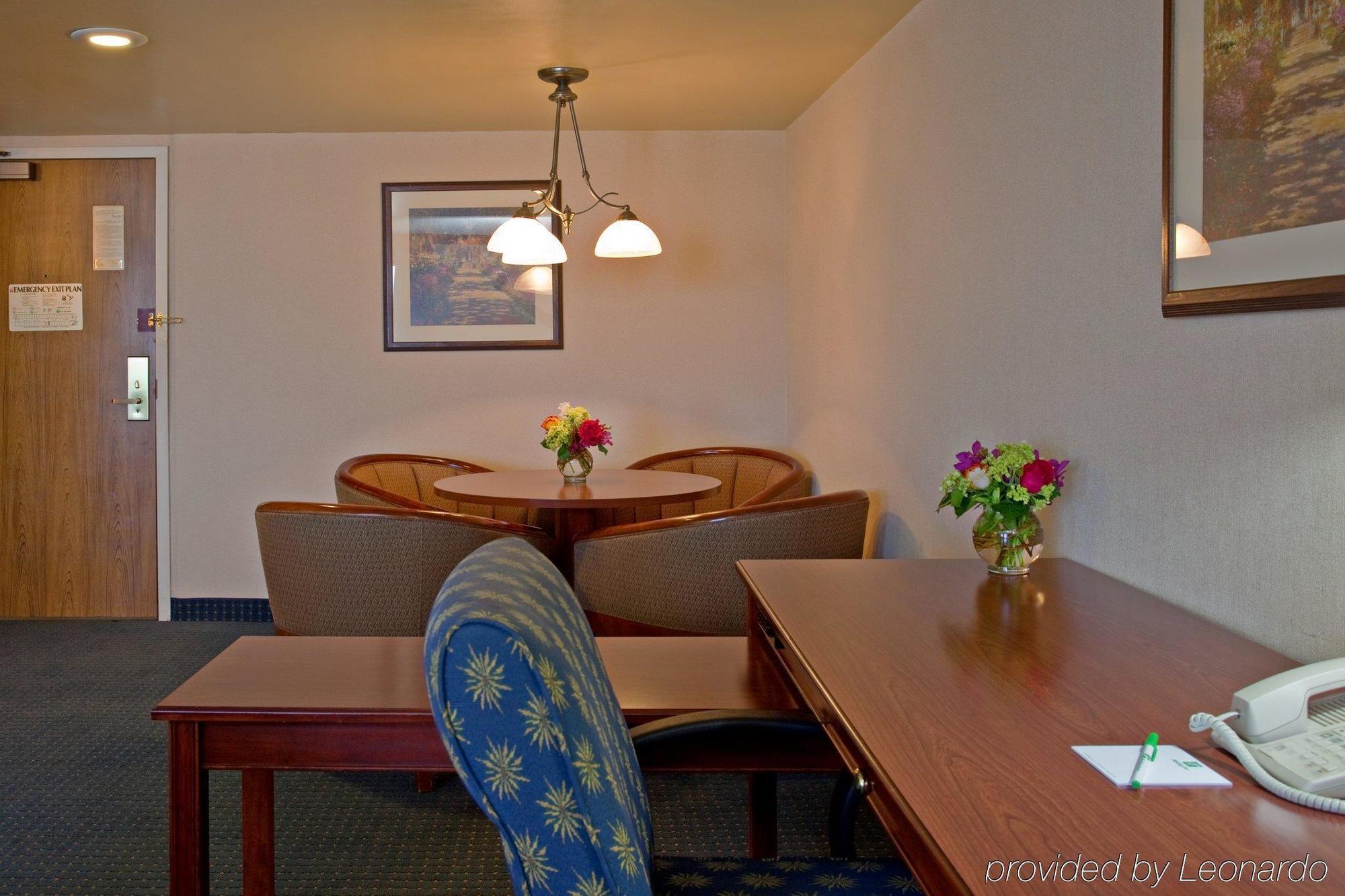 Holiday Inn La Mirada Buena Park By Ihg Номер фото